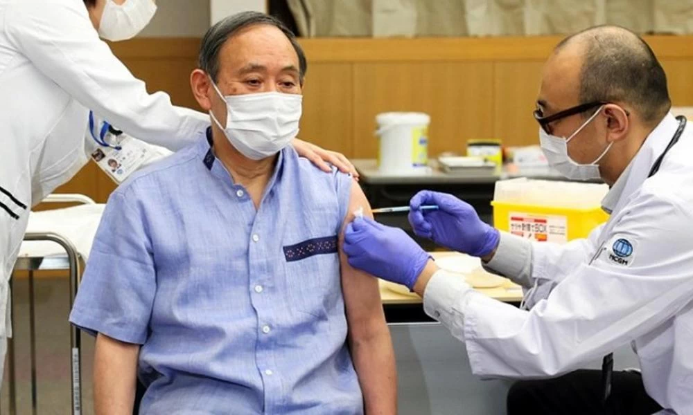 Ο πρωθυπουργός της Ιαπωνίας εμβολιάστηκε ενόψει της επίσκεψής του στις ΗΠΑ